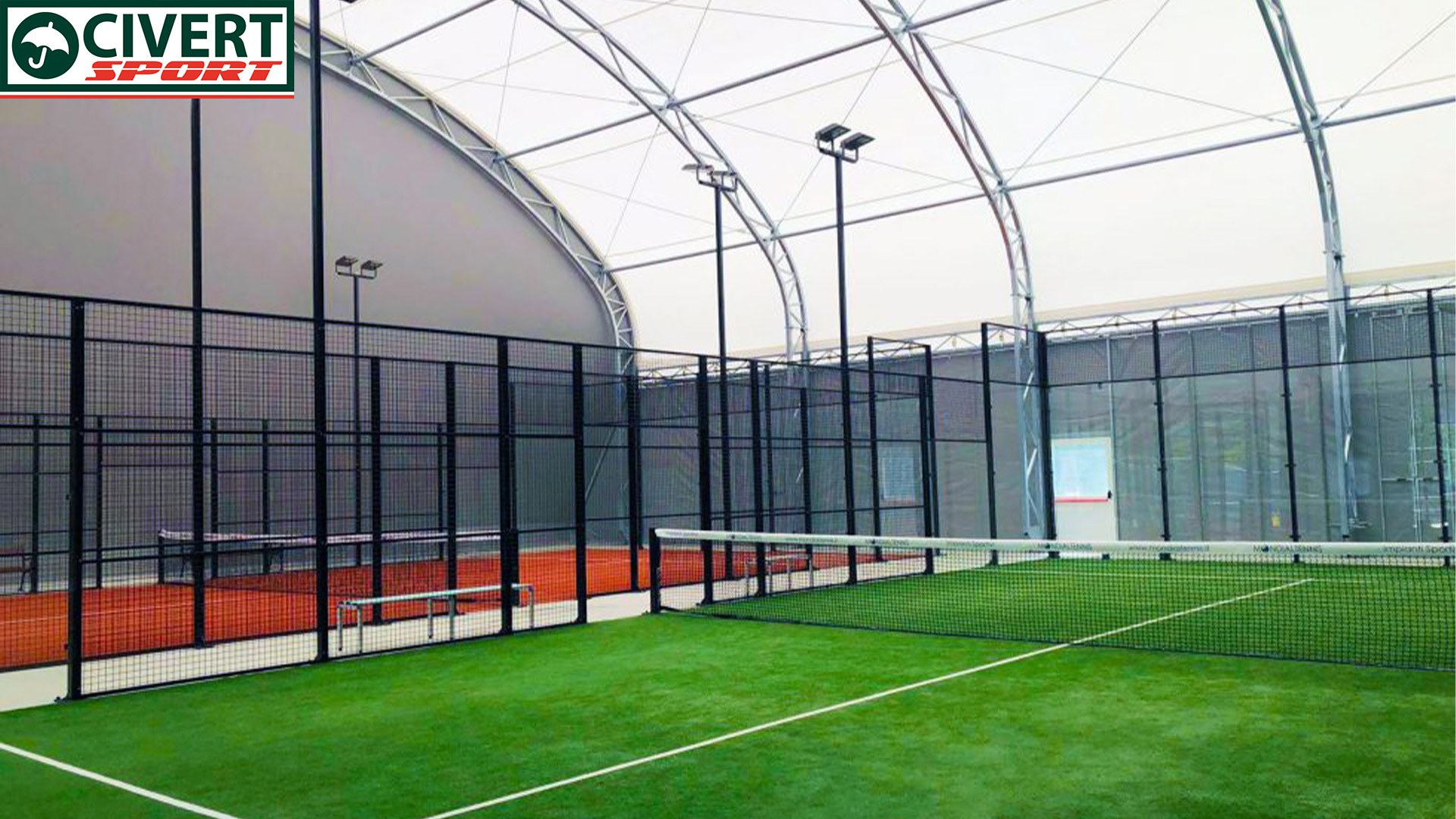 Interno copertura per campi da padel